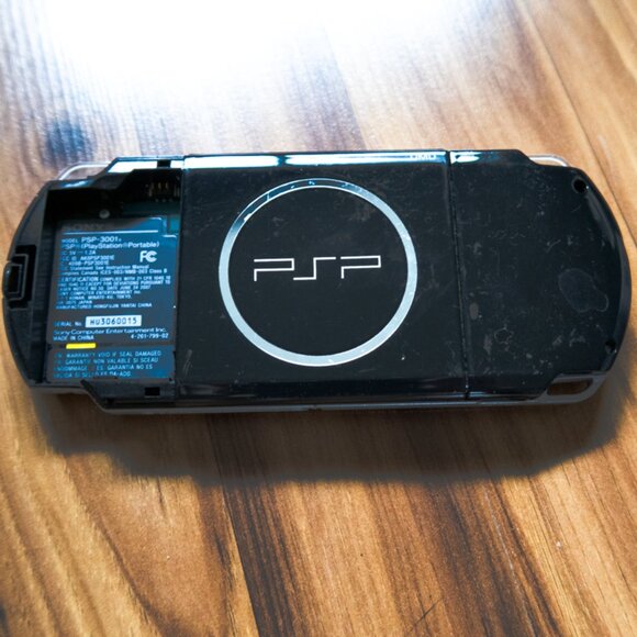 Sony PlayStation Portable PSP-2001 Black Handheld Console Bundle - No Battery - Picture 3 of 6